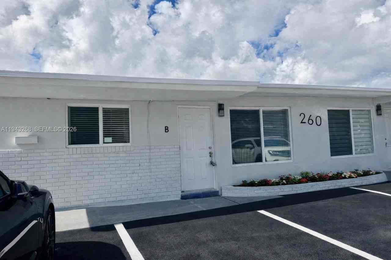 260 Sw 8th Ave #B - Photo 3 of 13