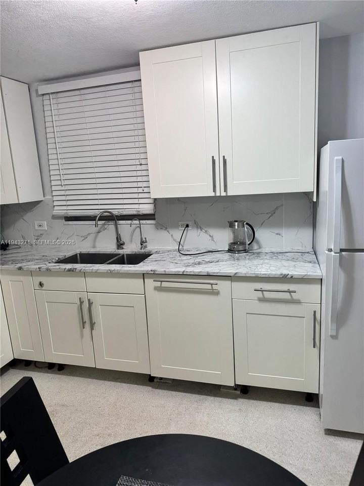 1610 Hayes St #B - Photo 2 of 10