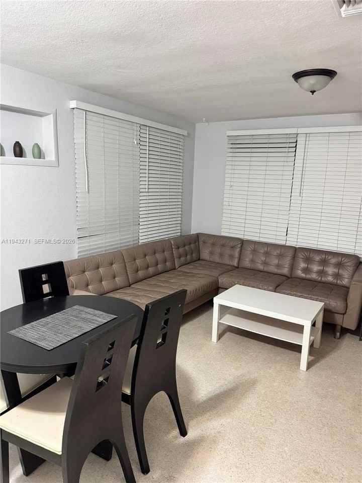 1610 Hayes St #B - Photo 3 of 10