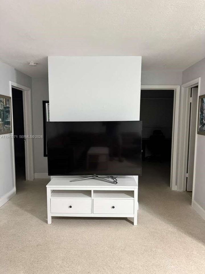 1610 Hayes St #B - Photo 7 of 10