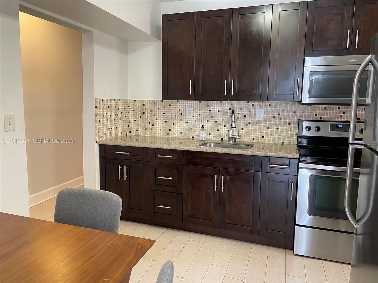 219 Sw 9th Ave #2 - Photo 7 of 28