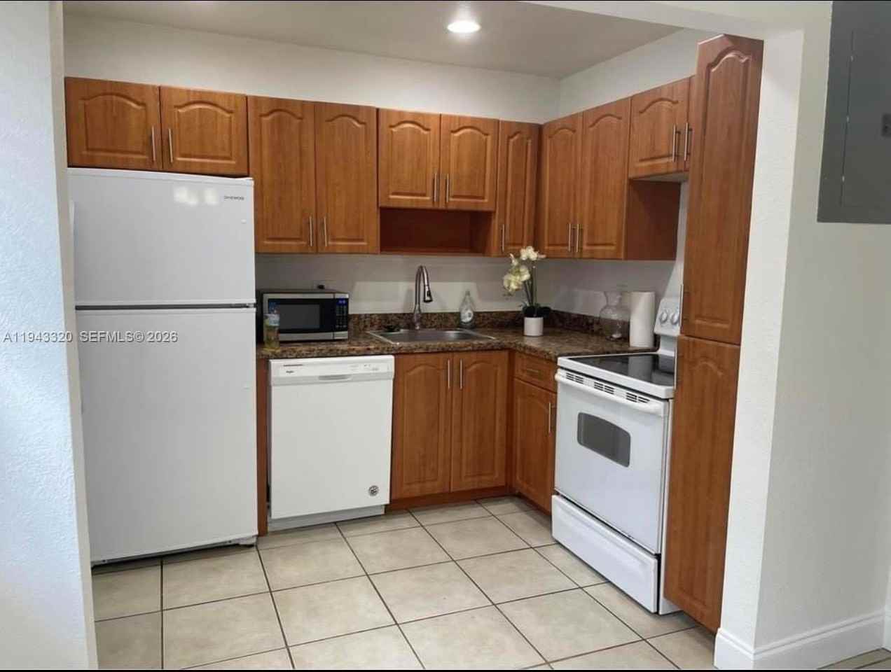 845 Nw 46th Ave #845 - Photo 3 of 17