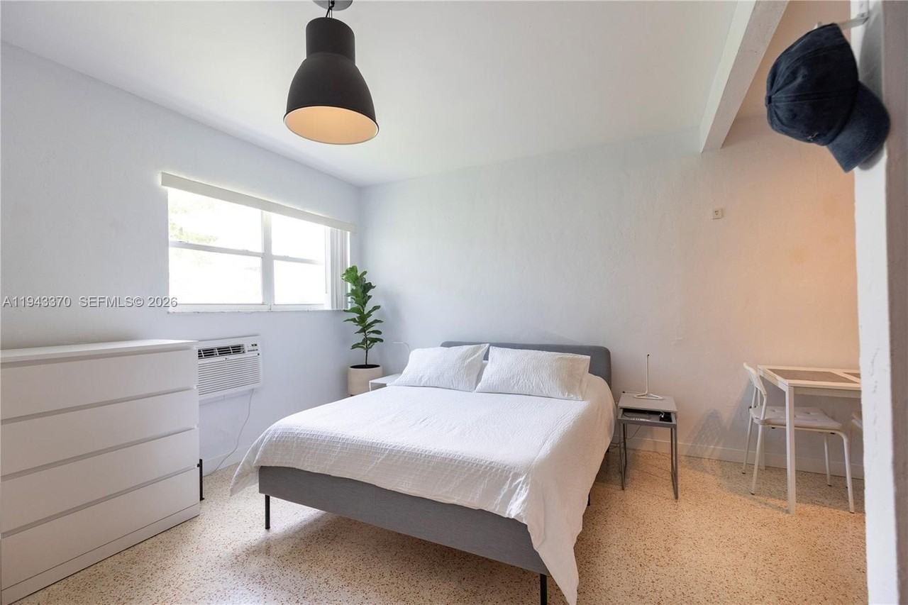 2825 Sw 3rd Ave #1 - Photo 2 of 11