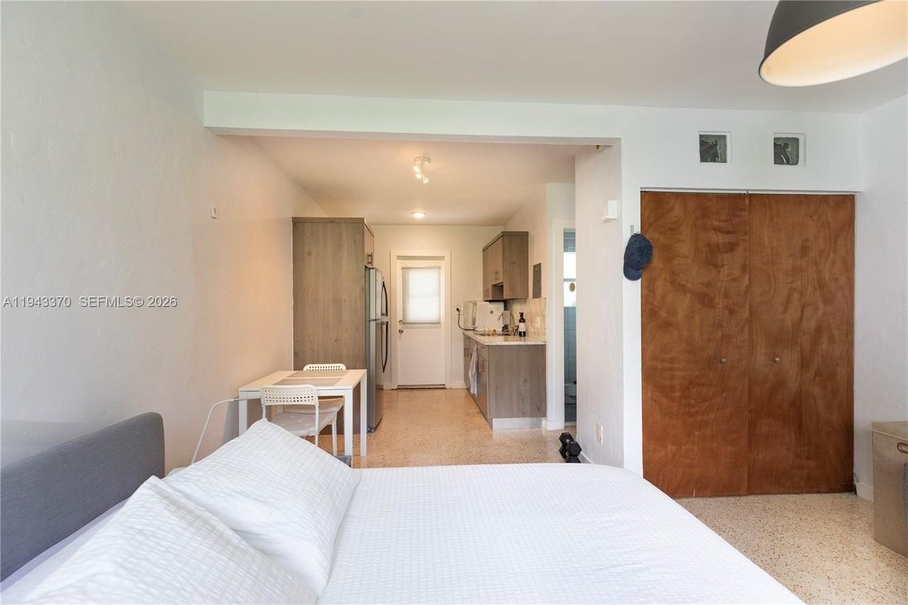 2825 Sw 3rd Ave #1 - Photo 3 of 11