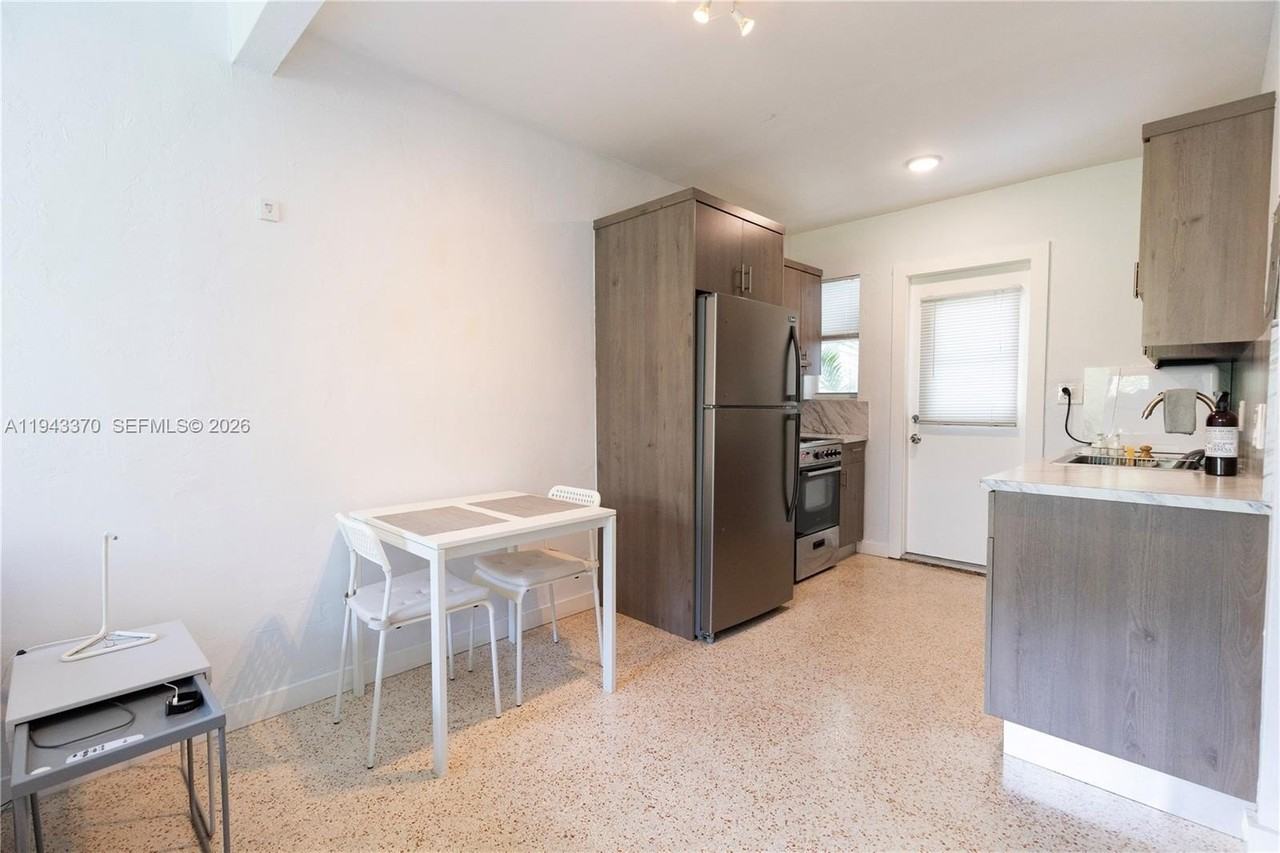 2825 Sw 3rd Ave #1 - Photo 5 of 11