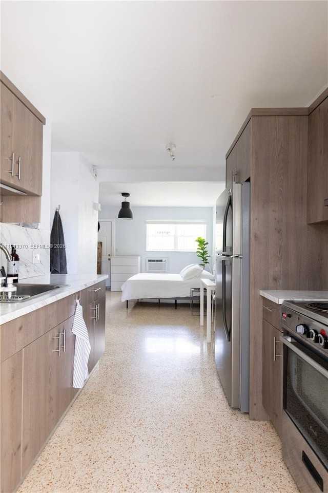 2825 Sw 3rd Ave #1 - Photo 6 of 11