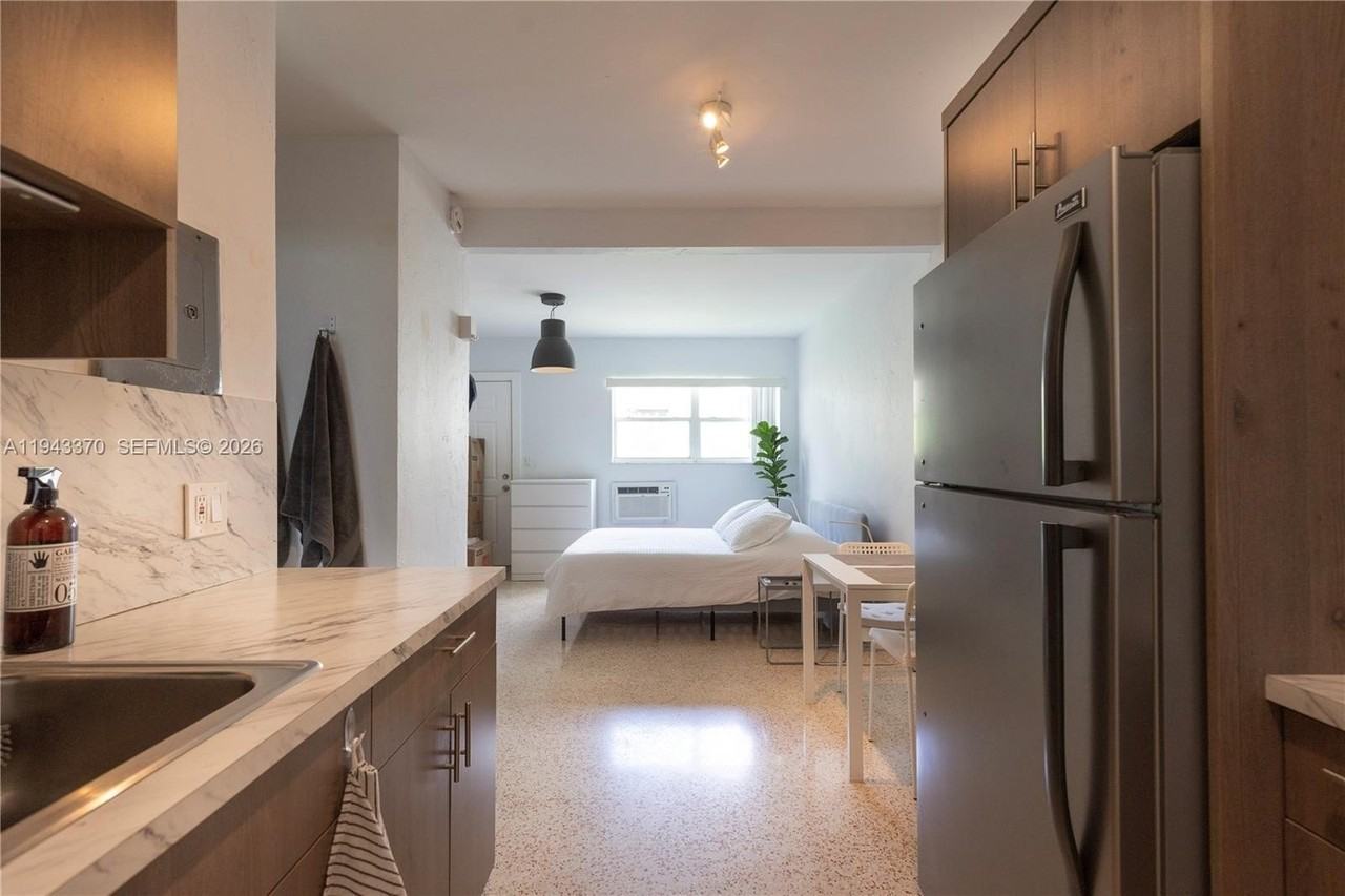 2825 Sw 3rd Ave #1 - Photo 7 of 11