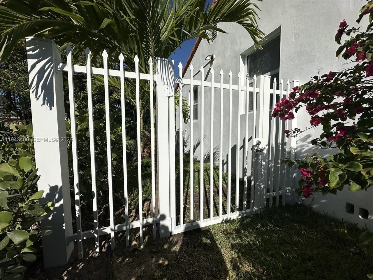 510 Boabadilla St - Photo 3 of 17