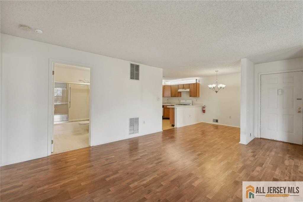 28 Wycoff Way E #28 - Photo 2 of 23