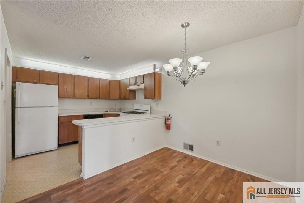 28 Wycoff Way E #28 - Photo 3 of 23