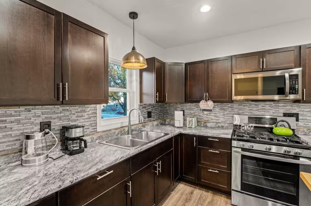 2853 S Ellen St - Photo 2 of 25