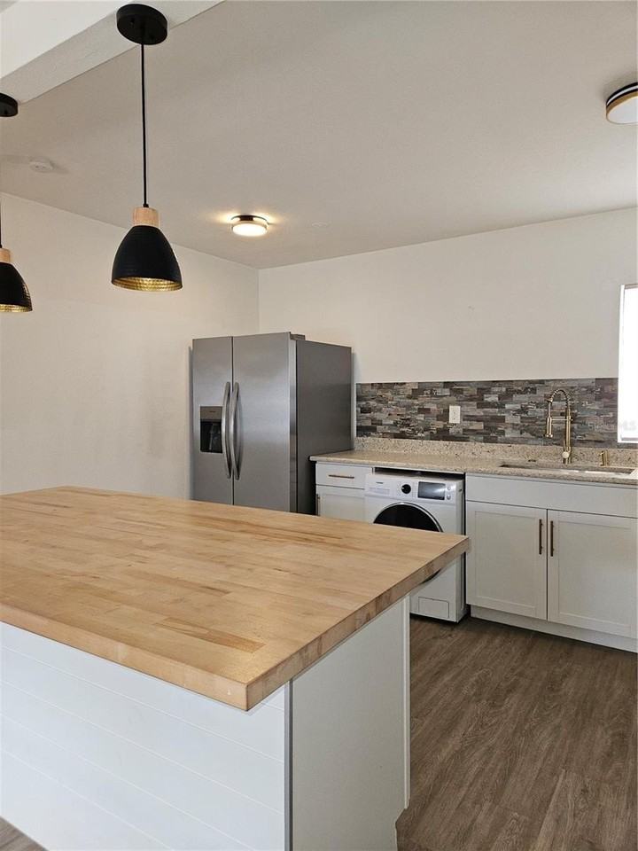 415 W Oak Dr - Photo 2 of 7