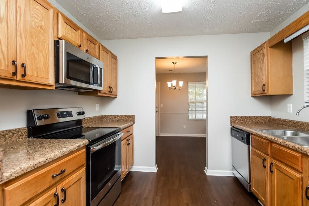 420 Cathedral Dr - Photo 5 of 16