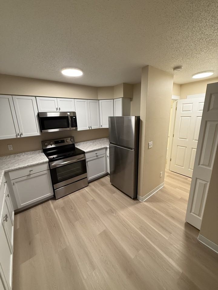 725 South 11th Street - Photo 2 of 11