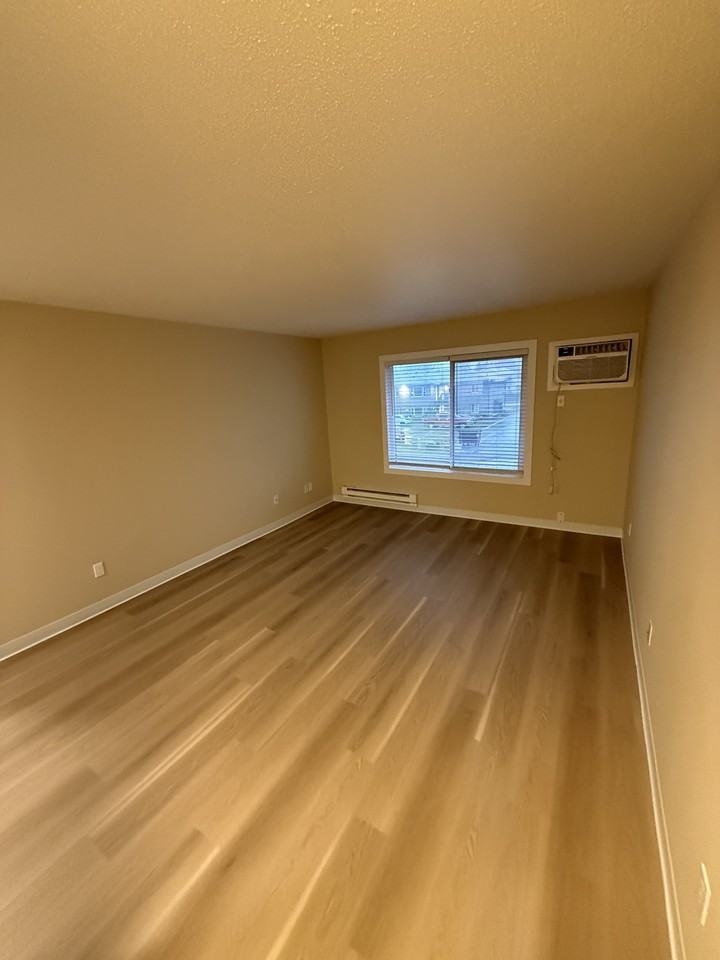 725 South 11th Street - Photo 4 of 11