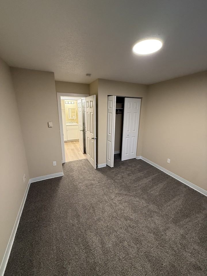 725 South 11th Street - Photo 6 of 11