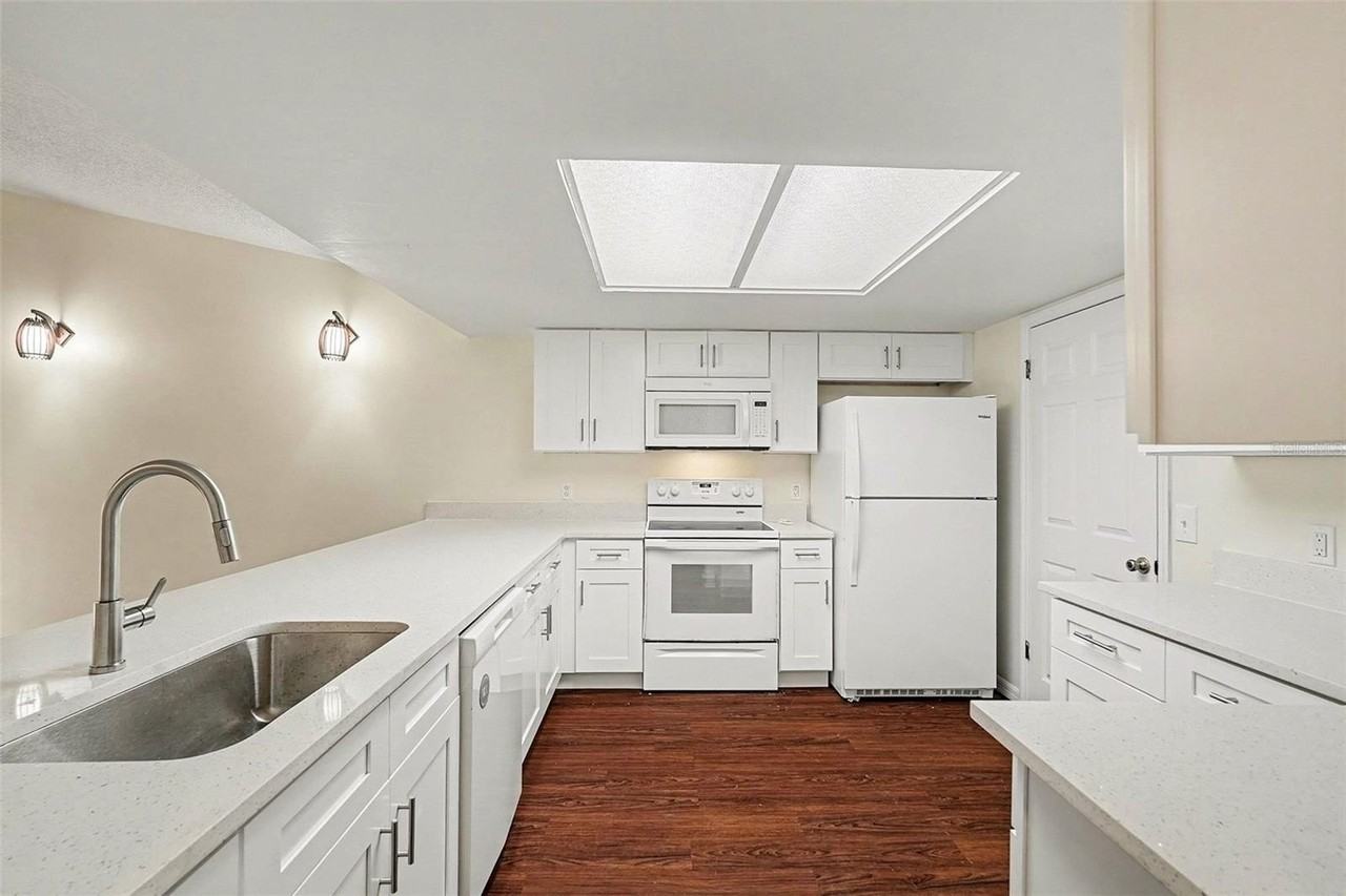 18302 Aintree Ct - Photo 3 of 16