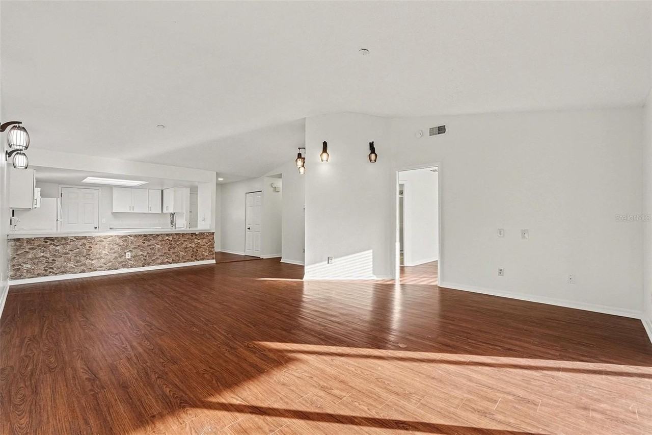 18302 Aintree Ct - Photo 6 of 16