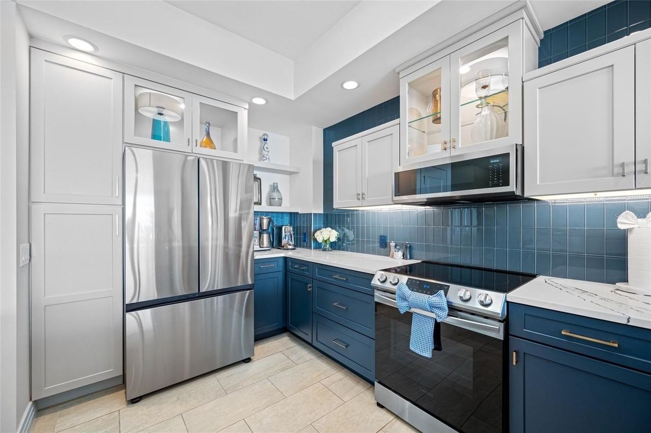 1325 Snell Isle Blvd Ne #810 - Photo 6 of 34