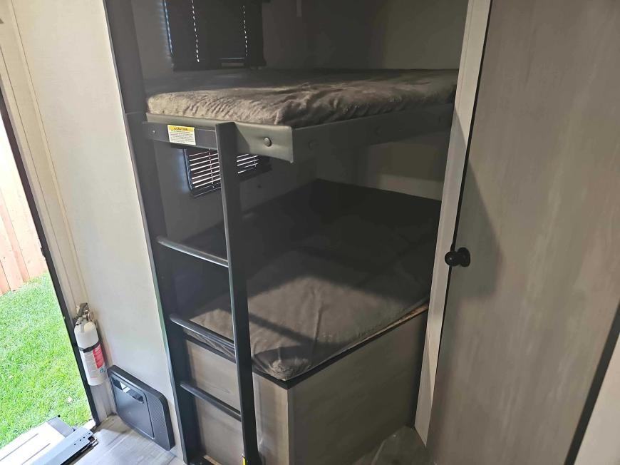 9436 Glade Ave - Photo 5 of 10