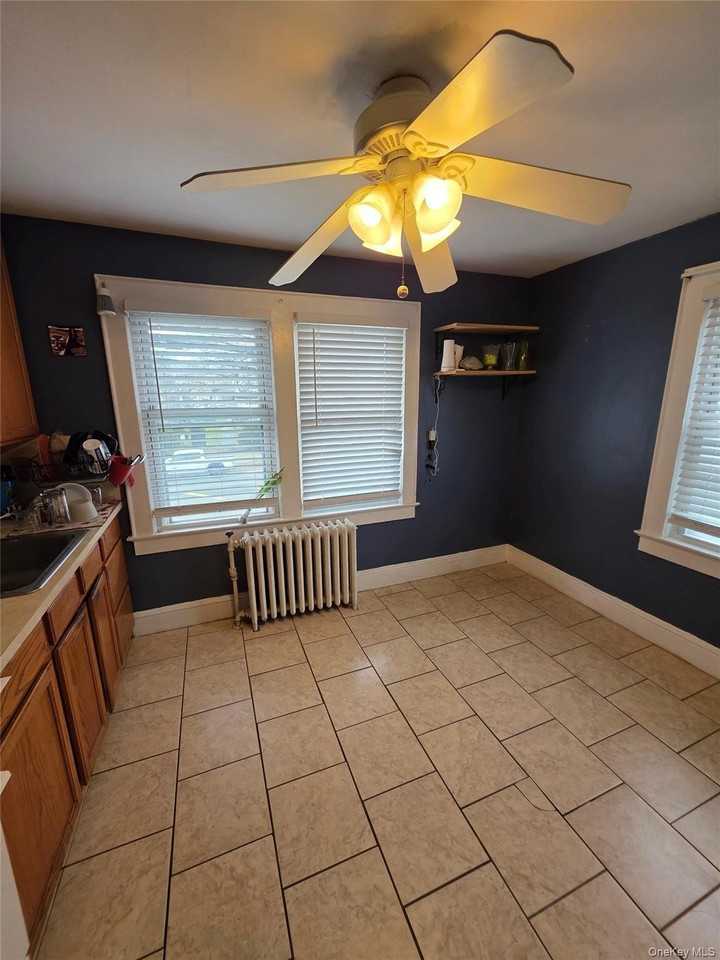 121 4th St - Photo 4 of 10