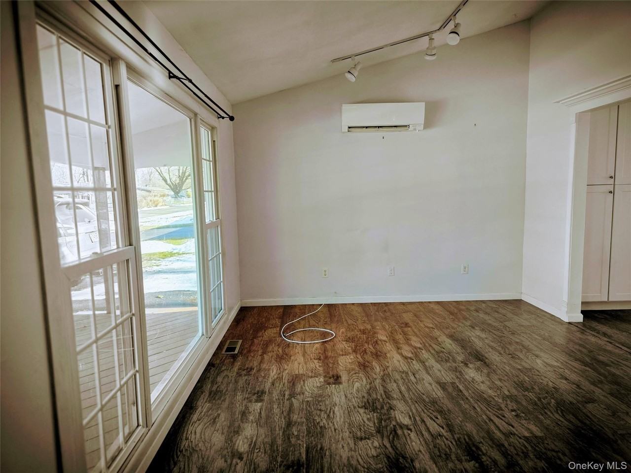 20 Princeton St - Photo 3 of 35