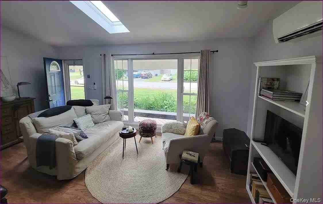 20 Princeton St - Photo 5 of 35