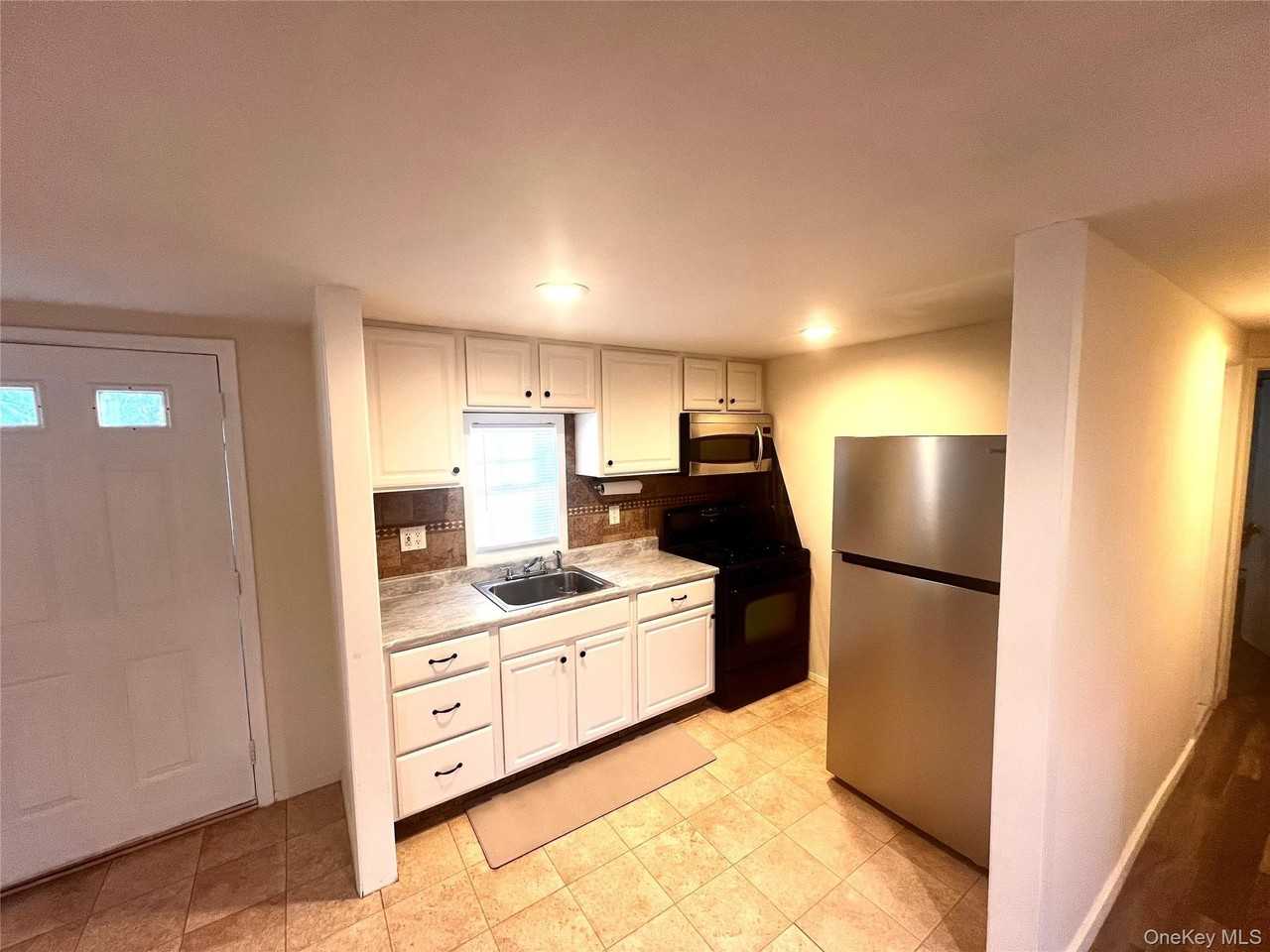 20 W Belmont St - Photo 4 of 9