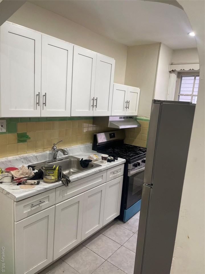 7740 74th St - Photo 2 of 8