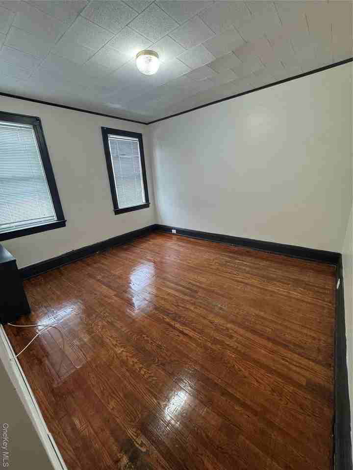 7740 74th St - Photo 5 of 8