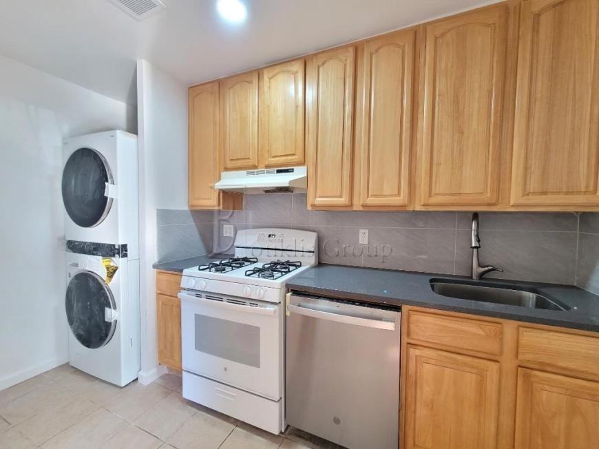 1201 26th Ave - Photo 2 of 9