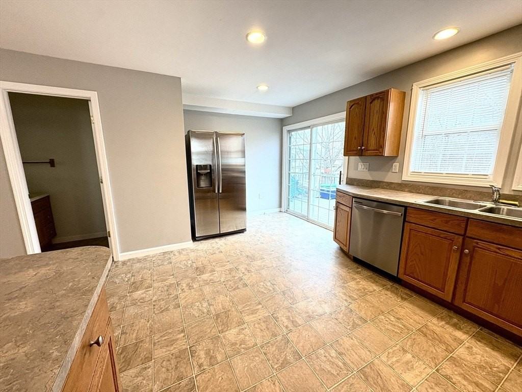 46 Lake St Unit 46 #46 - Photo 4 of 17