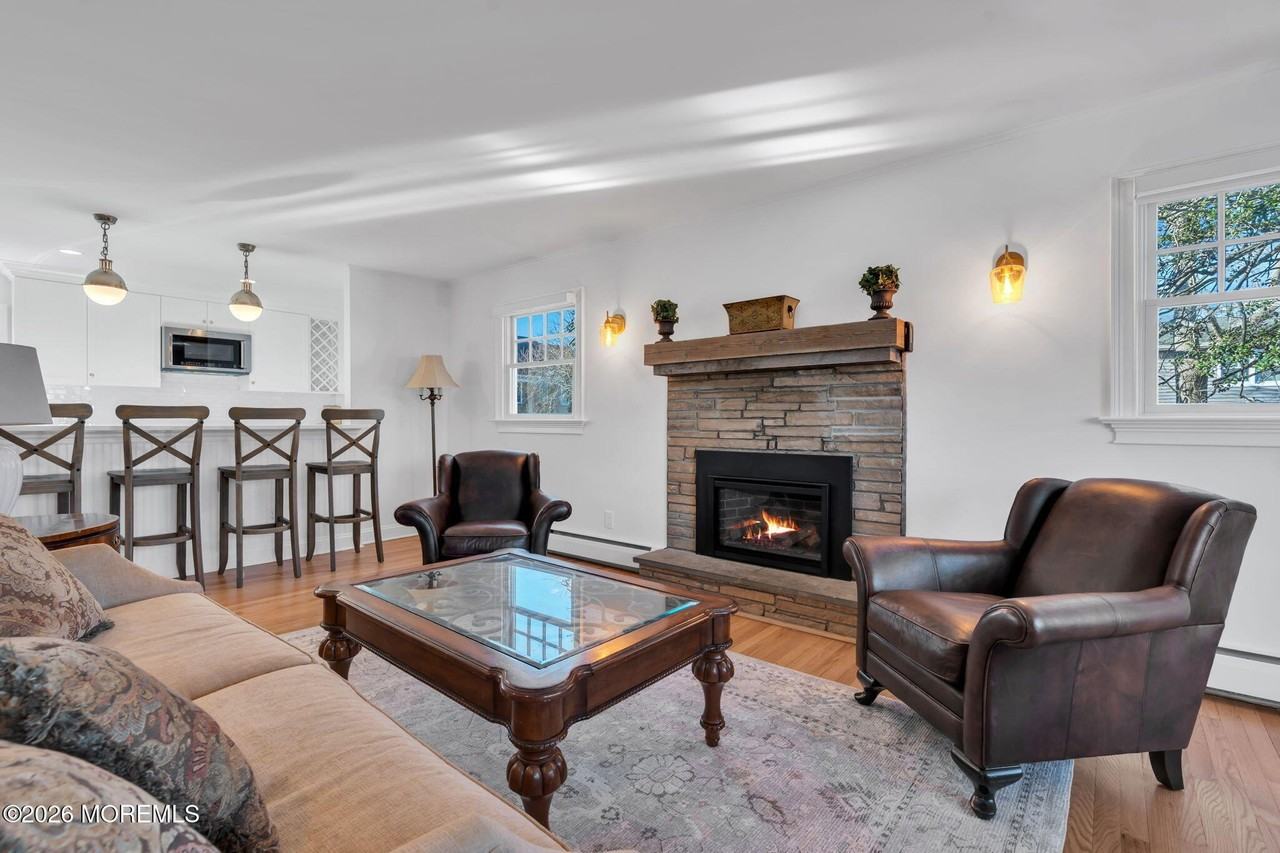 723 Pitney Dr - Photo 2 of 30