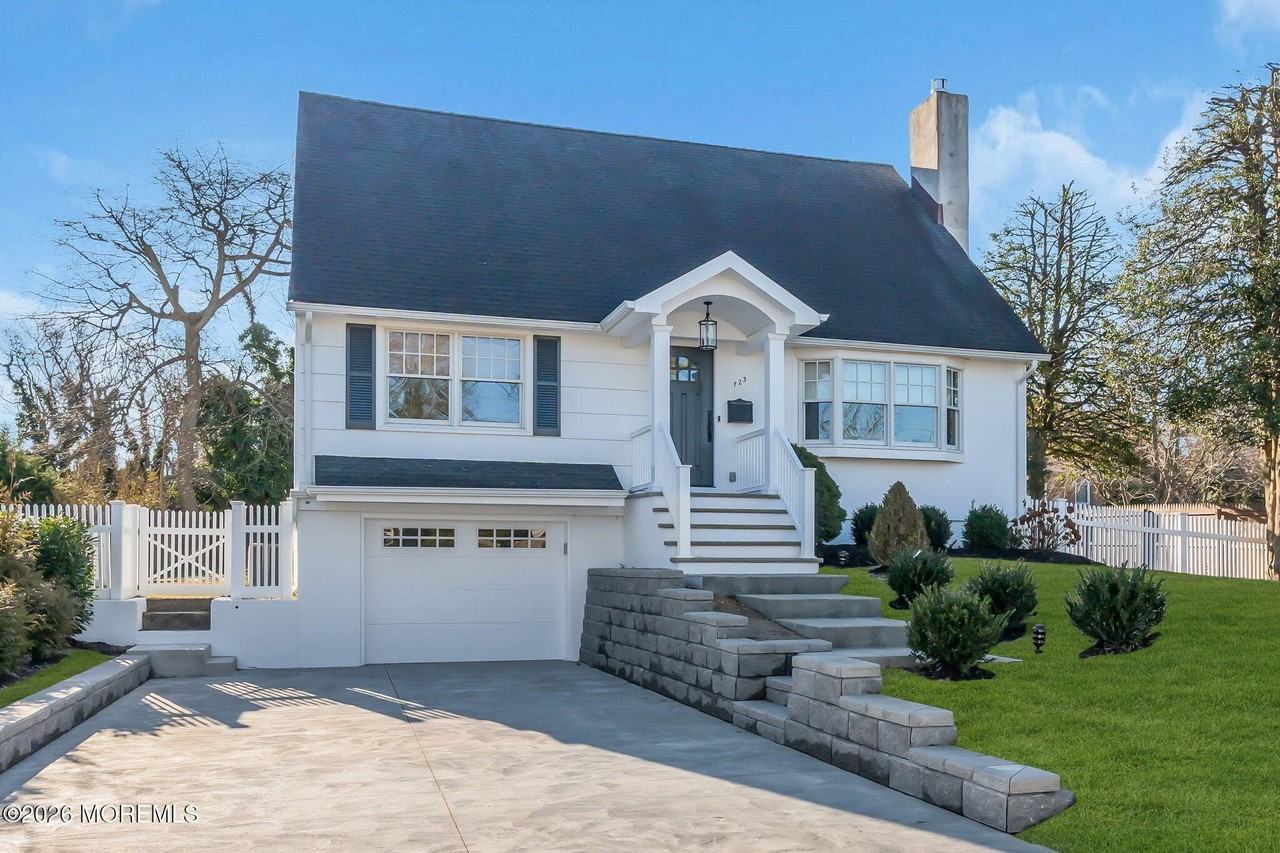 723 Pitney Dr - Photo 3 of 30