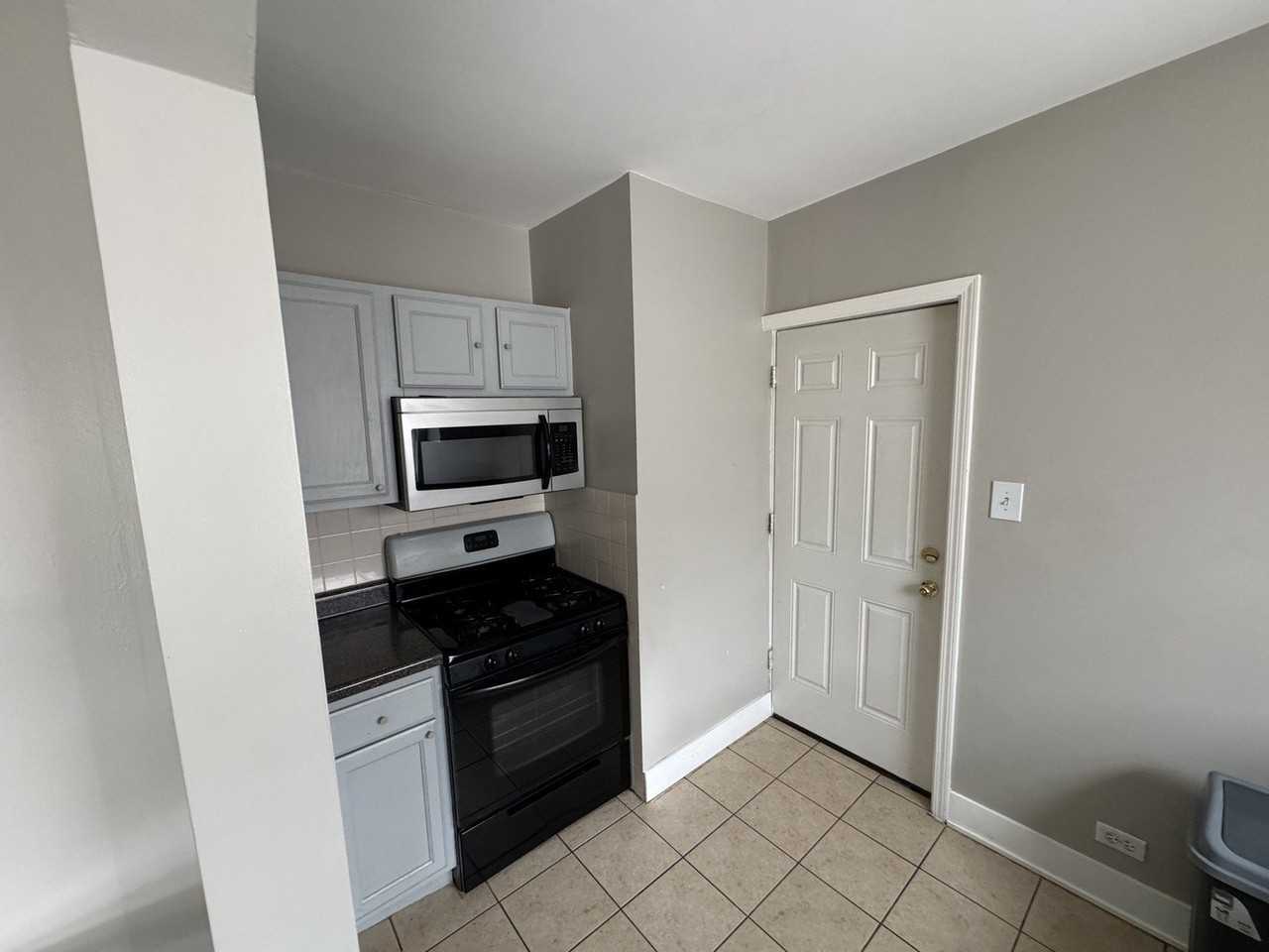 2419 N Oak Park Ave Apt 2c #2C - Photo 2 of 10