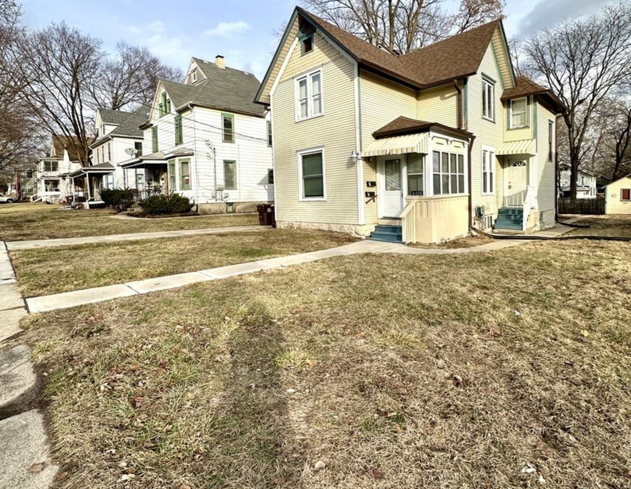 408 S Gardiner Ave - Photo 2 of 24