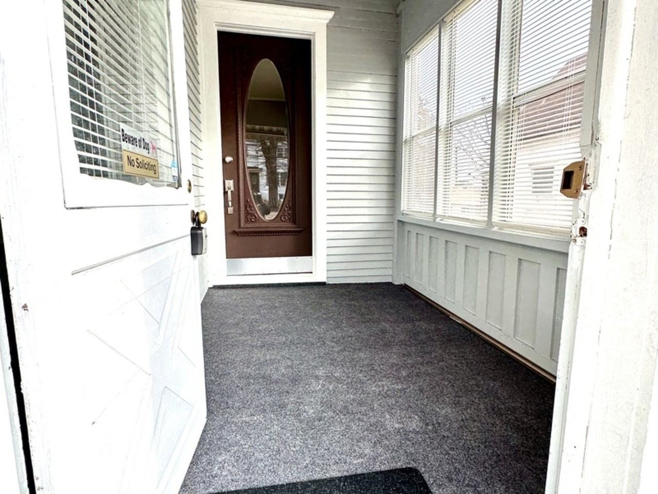 408 S Gardiner Ave - Photo 3 of 24