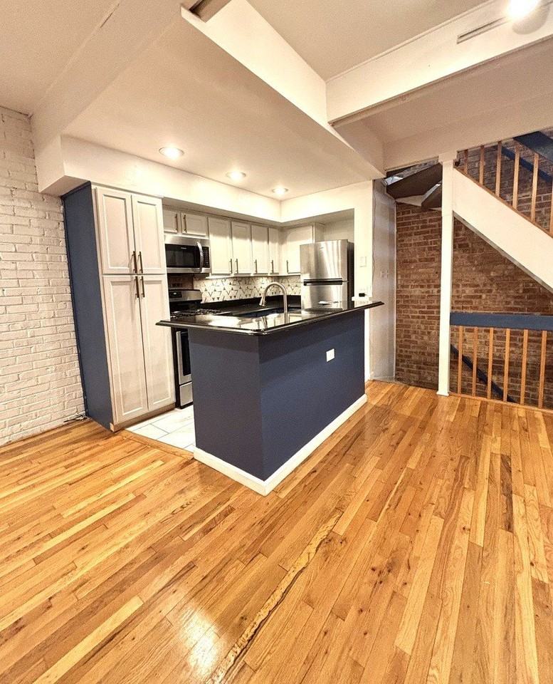 1630 N Sedgwick St Apt 2 #2 - Photo 4 of 11