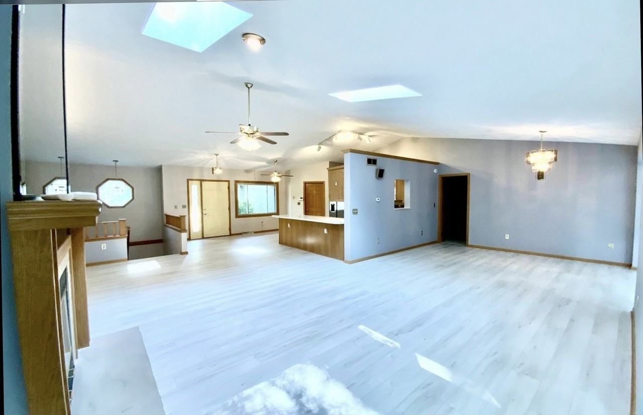 3121 Carefree Dr - Photo 7 of 29