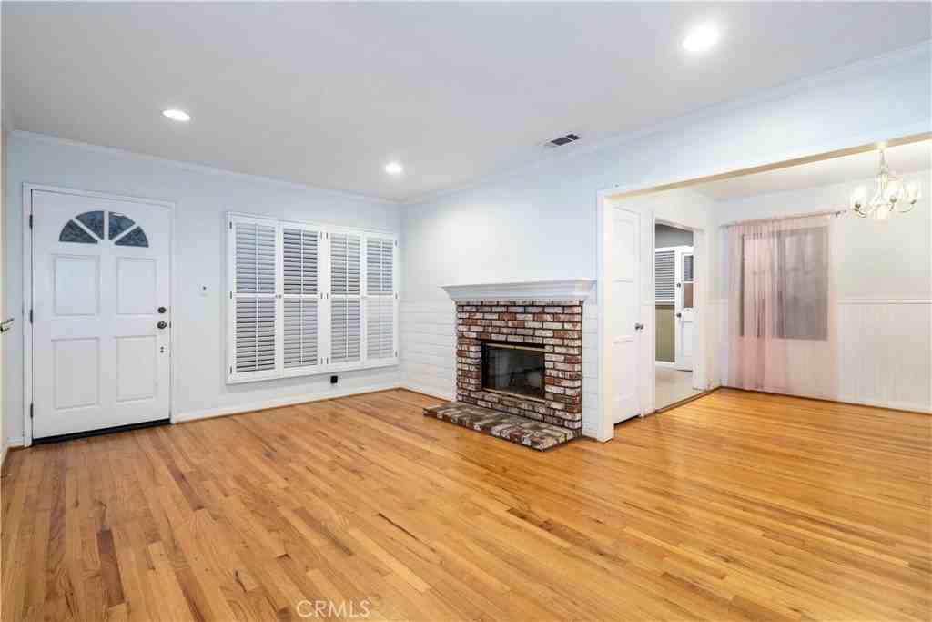 4015 Centralia St - Photo 4 of 12