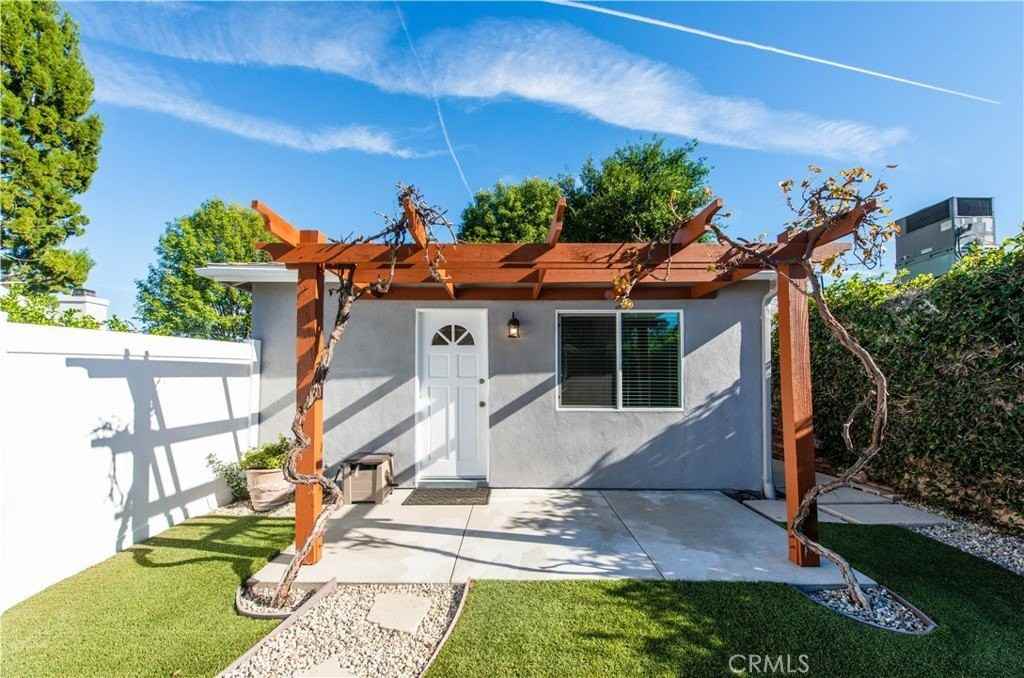 6580 Sheltondale Ave - Photo 4 of 23