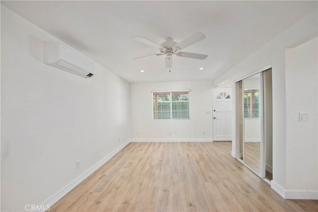 6580 Sheltondale Ave - Photo 5 of 23