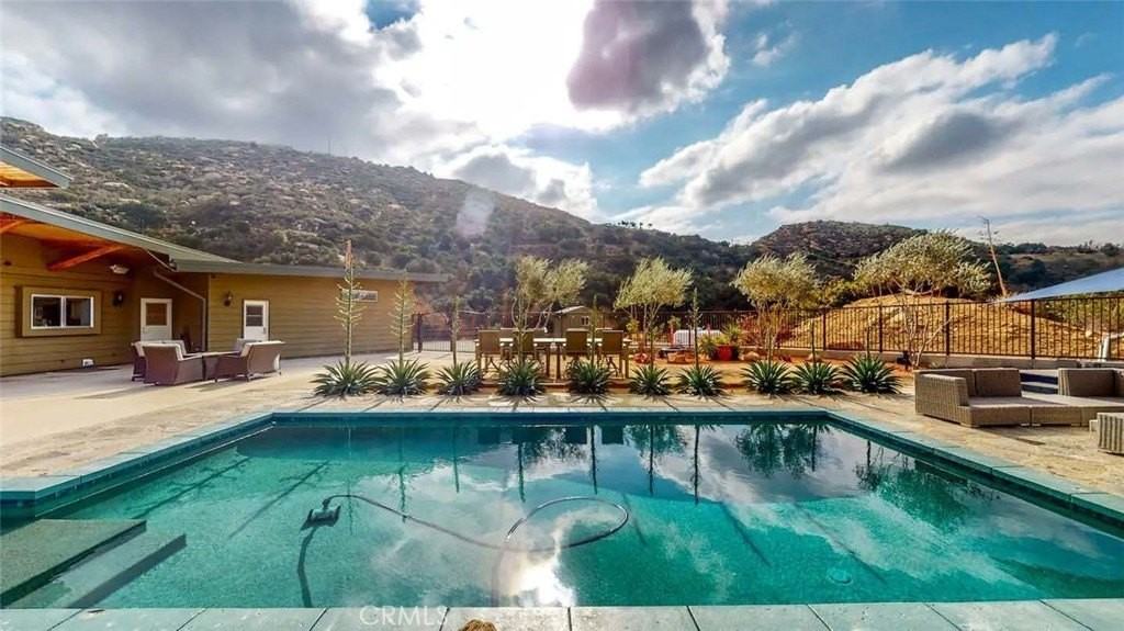 7300 Santa Susana Pass Rd - Photo 7 of 34