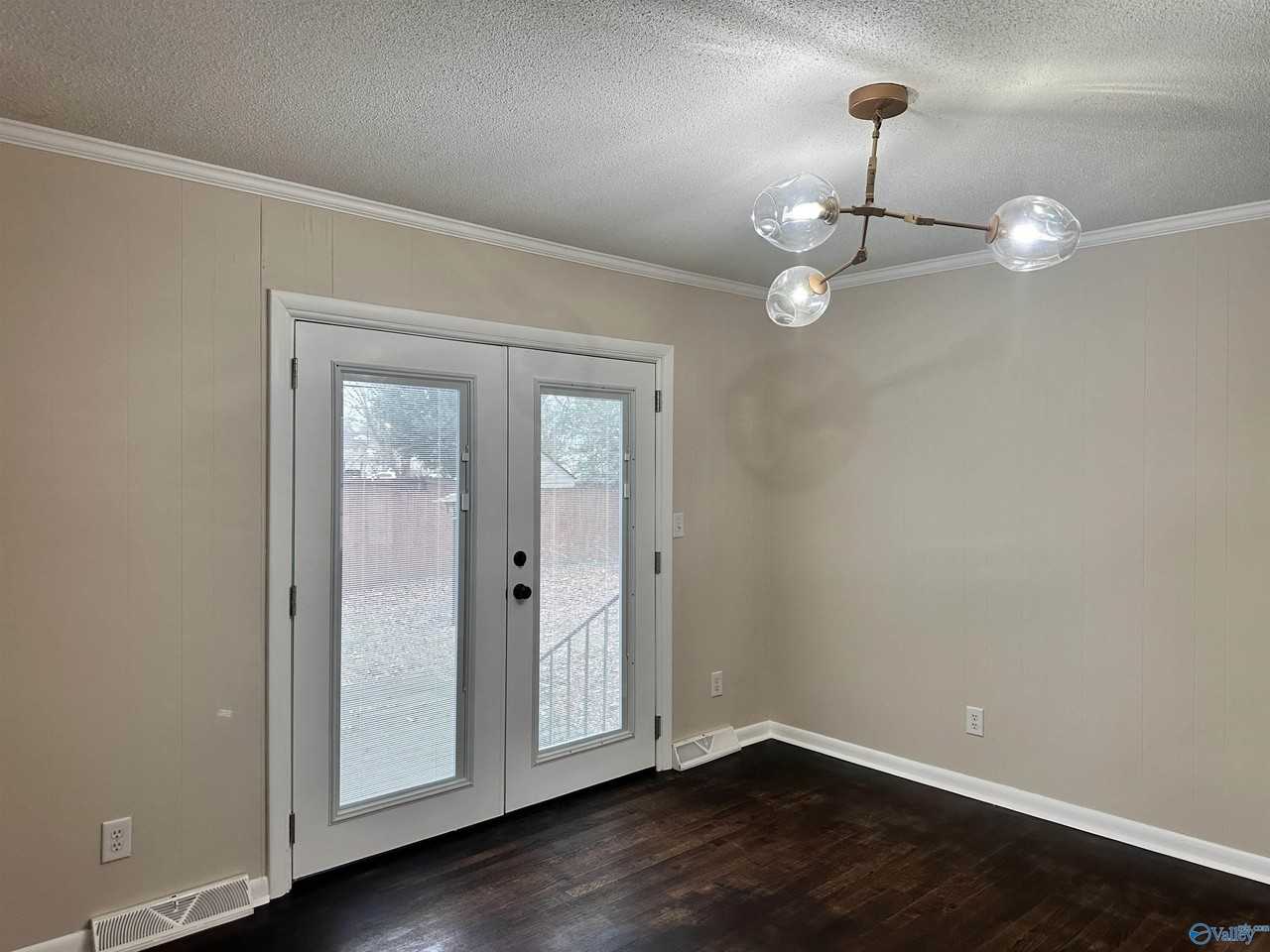 326 Drake Ave Sw - Photo 4 of 17