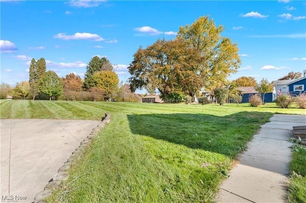 1001 Applegrove St Nw - Photo 2 of 19