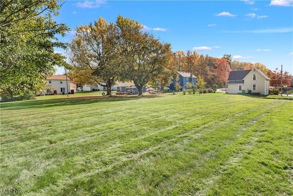 1001 Applegrove St Nw - Photo 3 of 19