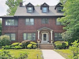 featured image of 2501 Euclid Heights Blvd