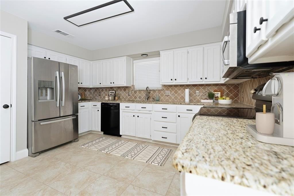 7205 Windcrest Ct E - Photo 5 of 35