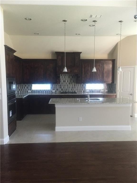 2560 Valley Glen Dr - Photo 4 of 20