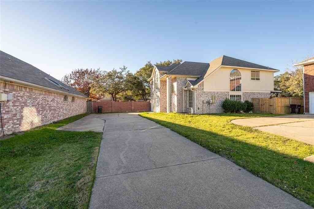 6945 Hickory Crk - Photo 2 of 38